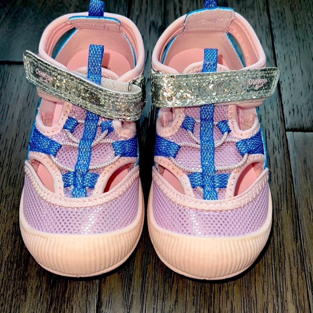 NWOT oshkosh bigosh washable shoes